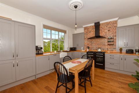 Monks Horton, Tunbridge Wells TN2 2 bed flat for sale