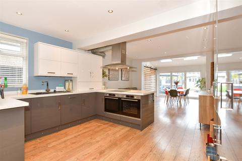 Berwick Road, Welling DA16 4 bed semi