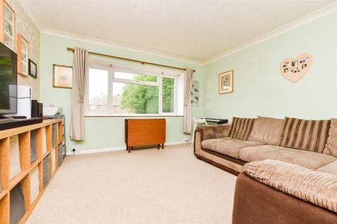 Shaw Court, Caterham CR3 2 bed ground floor flat for sale