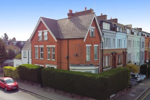 Stapylton Road, HIGH BARNET EN5 5 bed house for sale