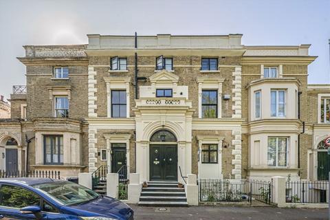 South Terrace, Surbiton KT6 2 bed flat for sale