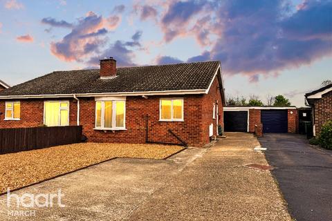 2 bedroom semi-detached bungalow for sale
