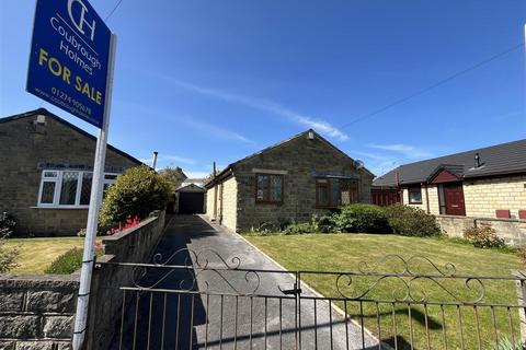 Elizabeth Avenue, Bradford BD12 2 bed detached bungalow for sale