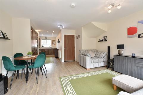 Tamworth Drive, Wickford SS11 4 bed semi