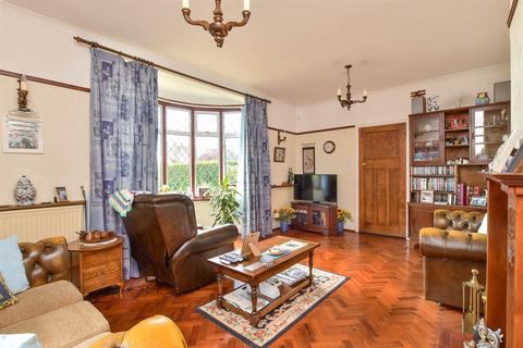 First Avenue, Newhaven BN9 3 bed semi