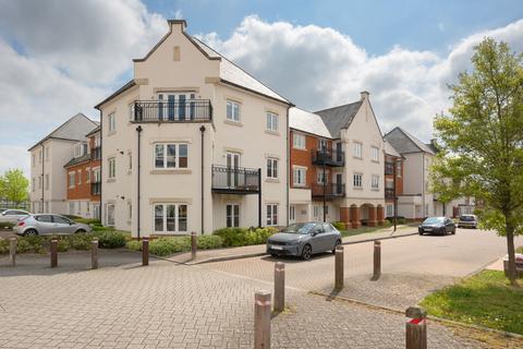 Longhurst Avenue, Horsham, RH12 2 bed flat for sale