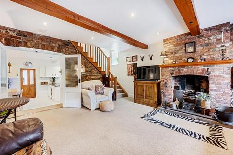 West Hyde, Lymm WA13 4 bed cottage for sale