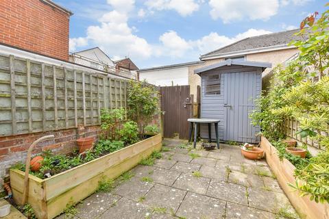 Station Street, Ryde PO33 2 bed terraced house for sale