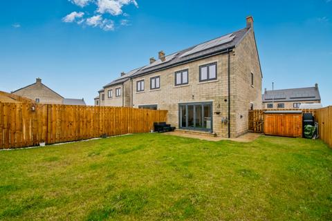 Thornton Hills Close, Denholme... 3 bed semi