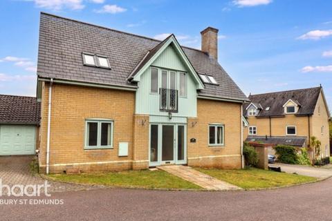 Woodford Gardens, Bury St Edmunds 3 bed detached house for sale