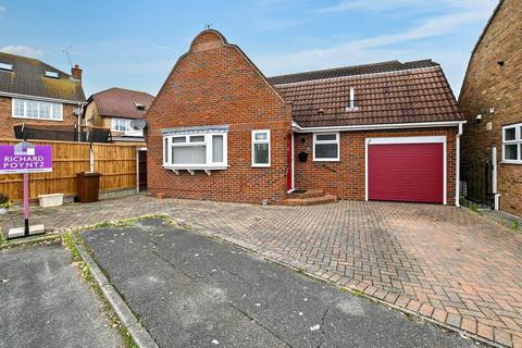 Ashleigh Close, Canvey Island SS8 2 bed bungalow for sale