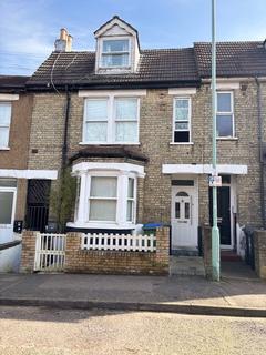 Watford, Hertfordshire, WD17 1 bed flat for sale