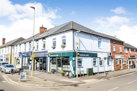 Elms Road, Hampshire RG27 2 bed apartment for sale