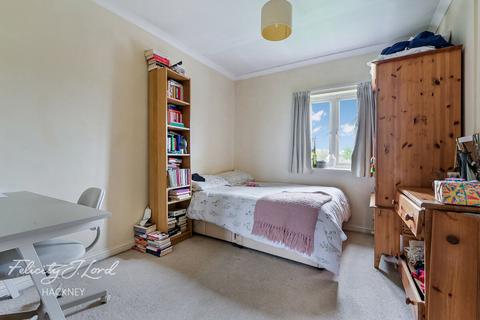 Eastway, London E9 2 bed flat for sale