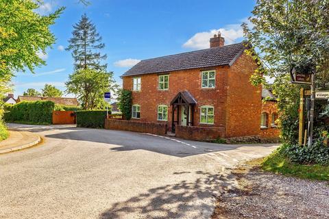 Evesham Road, Church Lench, WR11 3 bed detached house for sale