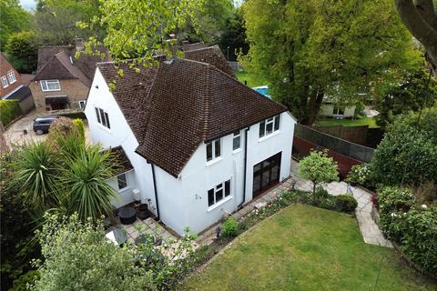 Santina Close, Farnham, Surrey, GU9 4 bed detached house for sale