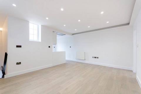 Burwood Close, Tolworth, Surbiton, KT6 1 bed flat for sale