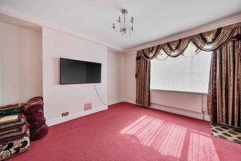 St Pancras Way, Camden, London, NW1 3 bed flat for sale