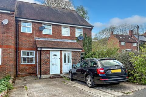 Ellis Close, Arundel BN18 2 bed terraced house for sale