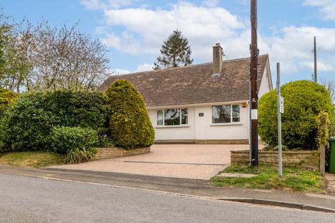Main Street, Aldington 3 bed detached bungalow for sale