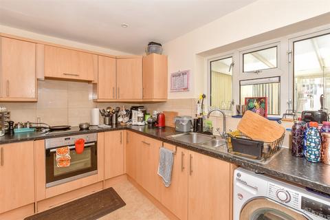Powder Mill Lane, Tunbridge Wells TN4 2 bed semi