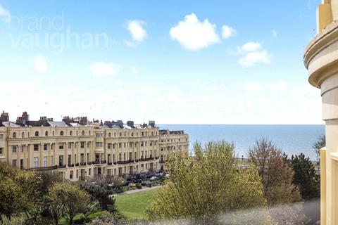 Brunswick Square, Hove, East Sussex, BN3 2 bed flat for sale