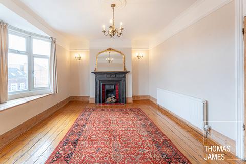 Green Lanes, London, N13 2 bed flat for sale