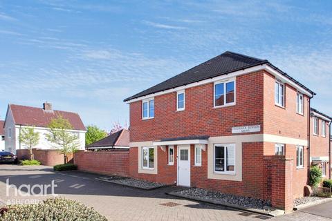 Frederick Benson Mews, Ashford 3 bed semi