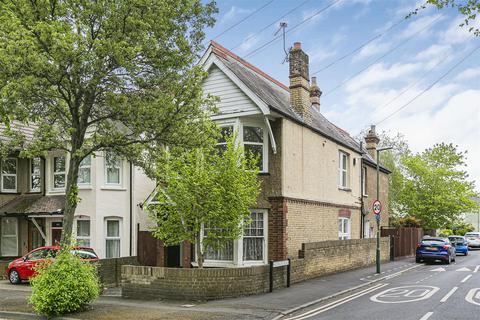 St. Barnabas Road, Sutton 2 bed maisonette for sale