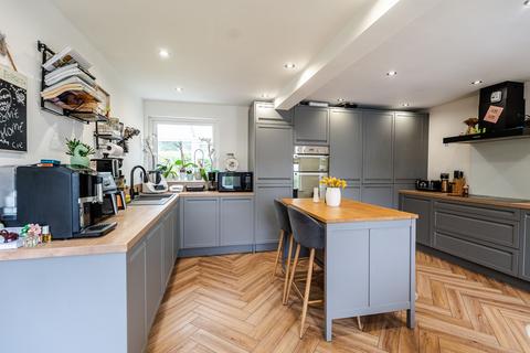 Listing Drive, Liversedge, WF15 3 bed semi