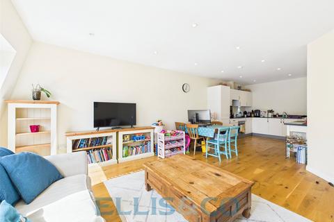 East Street, Tonbridge, Kent, TN9 2 bed apartment for sale