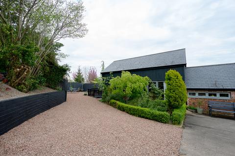Whitchurch, Quirky Detached Barn... 3 bed barn conversion for sale