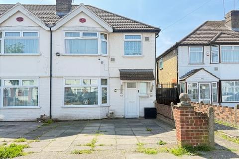 BYRON AVE, Hounslow 3 bed end of terrace house for sale