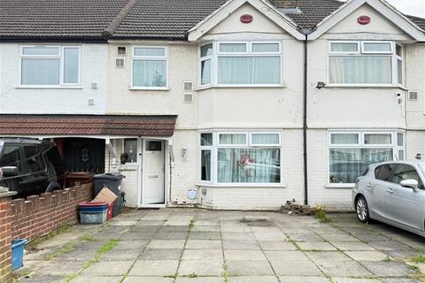 BYRON AVE, Hounslow 3 bed terraced house for sale