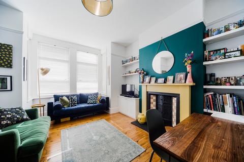 Elvendon Road, London N13 2 bed ground floor flat for sale
