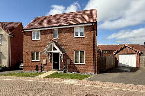 Chamomile Close, Stowupland IP14 3 bed detached house for sale