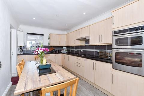 Linden Road, Gillingham ME7 3 bed terraced house for sale
