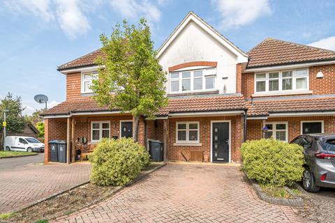 Cricketers Close, Woking, GU22 2 bed terraced house for sale