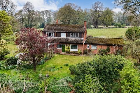 Walnut Hill, Surlingham, Norwich 4 bed detached house for sale