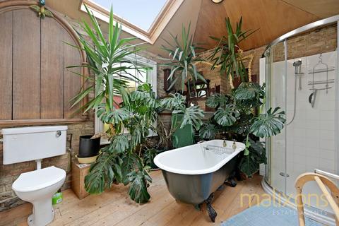 Somers Road, London SW2 2 bed house for sale
