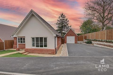 Orchard Close, Harwich CO12 3 bed detached bungalow for sale