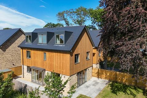 Lower Pennington Lane, Lymington, SO41 5 bed detached house for sale