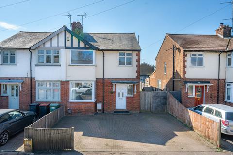Front Street, Slip End, LU1 3 bed semi