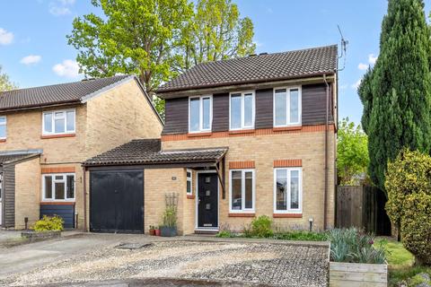 Sissinghurst Close, Crawley RH10 3 bed detached house for sale