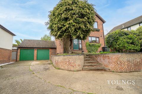 Mountfields, Pitsea, SS13 4 bed detached house for sale
