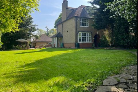 St Giles Avenue, Potters Bar 5 bed semi