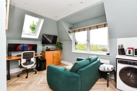 Cleeve Road, Leatherhead, Surrey 1 bed apartment for sale