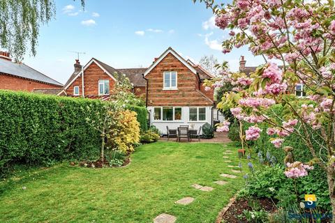 Broad Street, Guildford GU3 3 bed detached house for sale