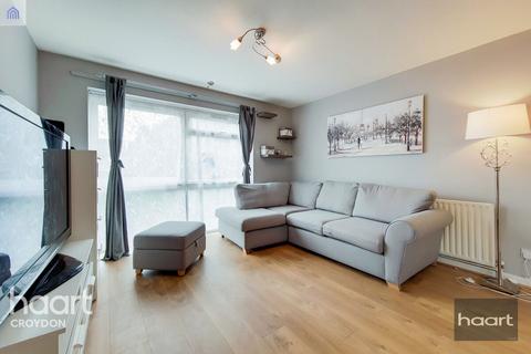 Chiswick Close, Croydon 2 bed flat for sale