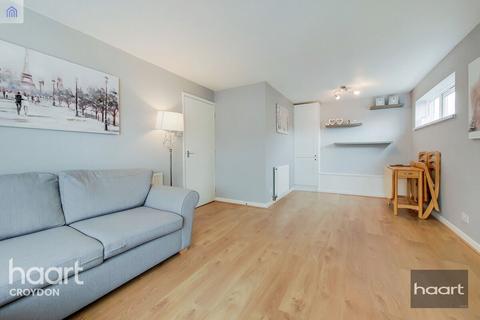 Chiswick Close, Croydon 2 bed flat for sale